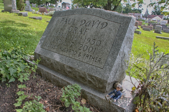 The tombstone of Paul David Graf, the man who played Tackleberry in the Police Academy movies.