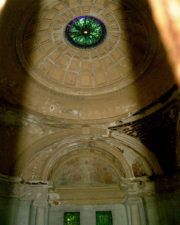 A stained glass skylight was at the top of the dome.