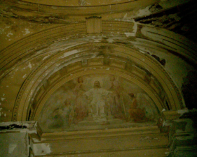 A beautifully painted mural of Jesus was above the two main tombs.