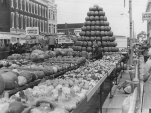 Another photo of the Pumpkin Show. This one is from 1979.