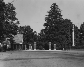 The main entrance to Circleville's largest cemetery, Forest Cemetery, in 1957.