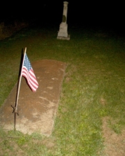 A closer look at the in-ground tomb of a war veteran.