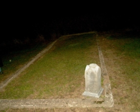 A small wall surrounded this grave.