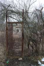 The personnel gate remained in place.