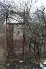 The personnel gate remained in place.