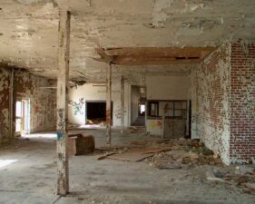 This appeared to be an office area on the floor where we entered.