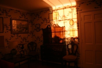 Another neat lighting effect in the sitting room.