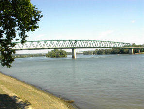 This bridge spans the Ohio River, connecting Ohio to West Virginia.