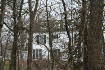 We could see the mansion a bit better when there were no leaves on the trees.