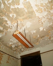 The peeling paint and old light gave off an eerie vibe.