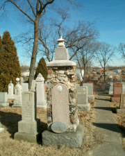 This unique tombstone belonged to Osias Berkowitz, who was born in 1862 and died in 1917.
