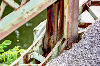 A look at the pin column. If you look closely, you can see the wood deck beneath the modern asphalt.